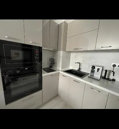 Brand New First Line Sea View 1 Bedroom 布尔加斯