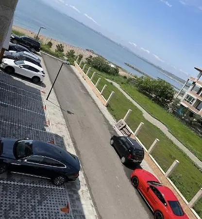 Brand New First Line Sea View 1 Bedroom * 布尔加斯